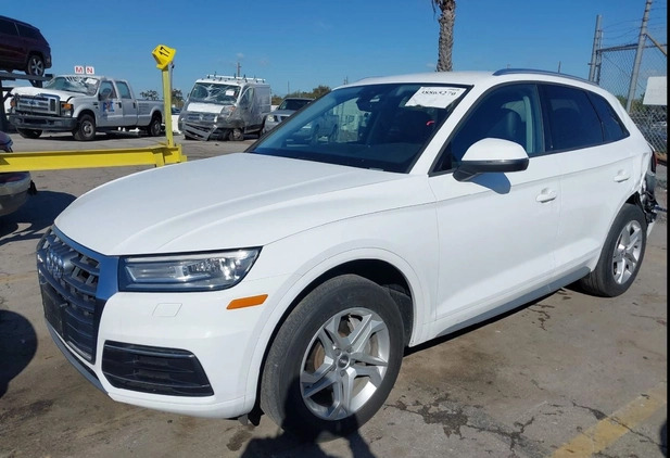 Audi Q5 cena 79900 przebieg: 100200, rok produkcji 2018 z Legionowo małe 79
